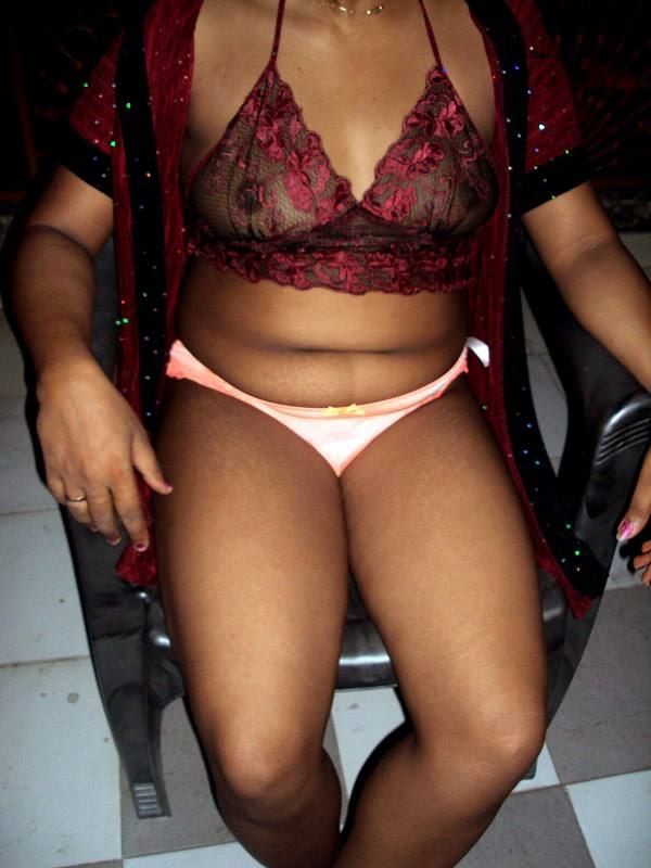 https://pub-5fcdf72a54cd4edbb03ec3edaa415a42.r2.dev/nakedleaks/seductive_indian_wife_jyoti_undressed_in_evening_attire/1.jpg