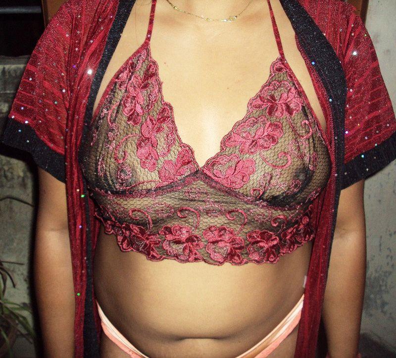 https://pub-5fcdf72a54cd4edbb03ec3edaa415a42.r2.dev/nakedleaks/seductive_indian_wife_jyoti_undressed_in_evening_attire/2.jpg