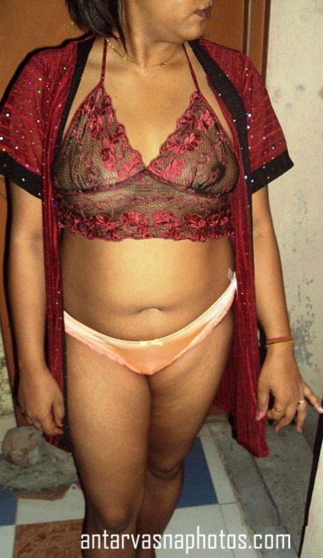 https://pub-5fcdf72a54cd4edbb03ec3edaa415a42.r2.dev/nakedleaks/seductive_indian_wife_jyoti_undressed_in_evening_attire/5.jpg