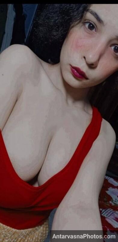 https://pub-5fcdf72a54cd4edbb03ec3edaa415a42.r2.dev/nakedleaks/seductive_indian_woman's_alluring_nude_photographs/1.jpg