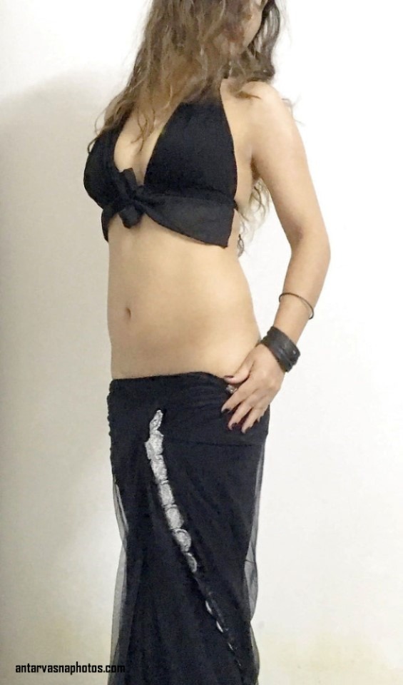 https://pub-5fcdf72a54cd4edbb03ec3edaa415a42.r2.dev/nakedleaks/seductive_juli_bhabhi's_cucumber_play_-_28_captivating_images/8.jpg