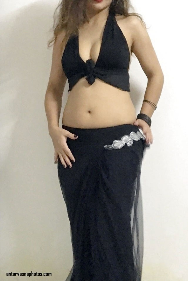 https://pub-5fcdf72a54cd4edbb03ec3edaa415a42.r2.dev/nakedleaks/seductive_juli_bhabhi's_cucumber_play_-_28_captivating_images/9.jpg