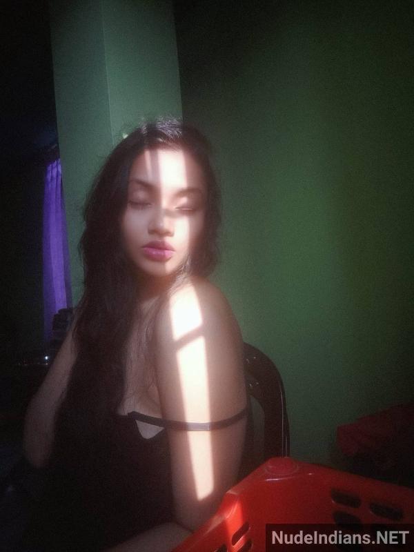 https://pub-5fcdf72a54cd4edbb03ec3edaa415a42.r2.dev/nakedleaks/seductive_kerala_girl_reveals_petite_assets_in_alluring_poses_for_boyfriend/2.jpg