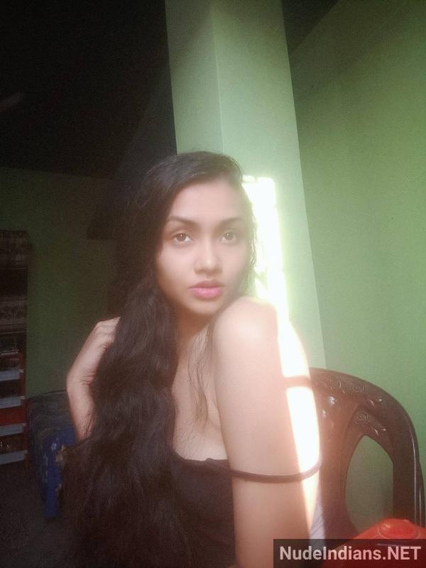 https://pub-5fcdf72a54cd4edbb03ec3edaa415a42.r2.dev/nakedleaks/seductive_kerala_girl_reveals_petite_assets_in_alluring_poses_for_boyfriend/3.jpg