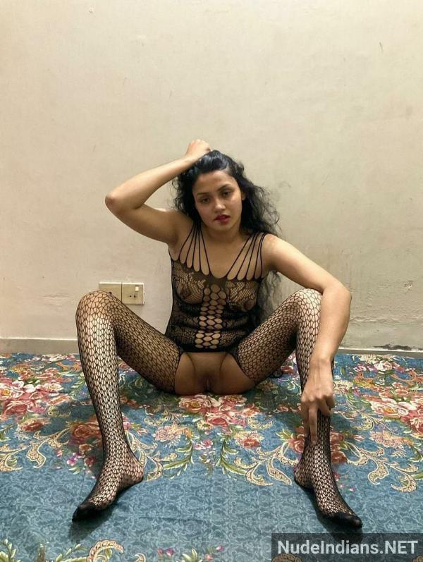 https://pub-5fcdf72a54cd4edbb03ec3edaa415a42.r2.dev/nakedleaks/seductive_kerala_girl_reveals_petite_assets_in_alluring_poses_for_boyfriend/34.jpg