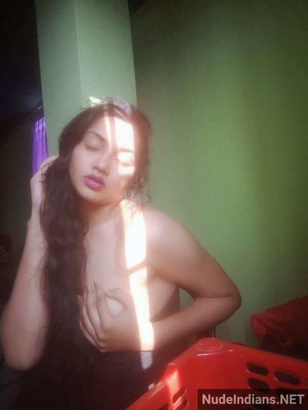 https://pub-5fcdf72a54cd4edbb03ec3edaa415a42.r2.dev/nakedleaks/seductive_kerala_girl_reveals_petite_assets_in_alluring_poses_for_boyfriend/4.jpg