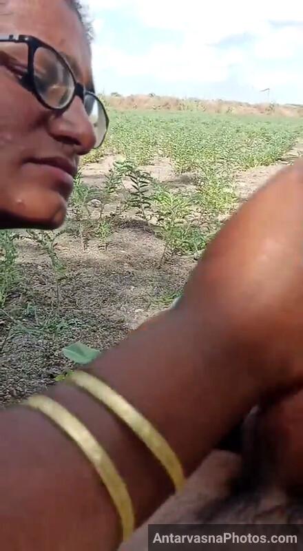 https://pub-5fcdf72a54cd4edbb03ec3edaa415a42.r2.dev/nakedleaks/seductive_mallu_woman's_field_lollipop-sucking_event/2.jpg