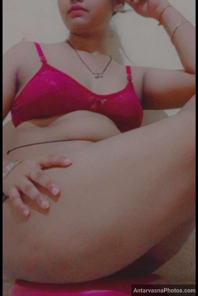 https://pub-5fcdf72a54cd4edbb03ec3edaa415a42.r2.dev/nakedleaks/seductive_marathi_bhabhi's_figure_and_desi_xxx_photos/5.jpg