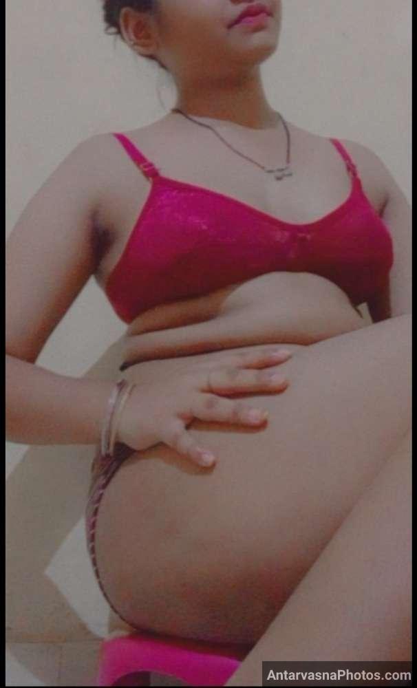 https://pub-5fcdf72a54cd4edbb03ec3edaa415a42.r2.dev/nakedleaks/seductive_marathi_bhabhi's_figure_and_desi_xxx_photos/8.jpg