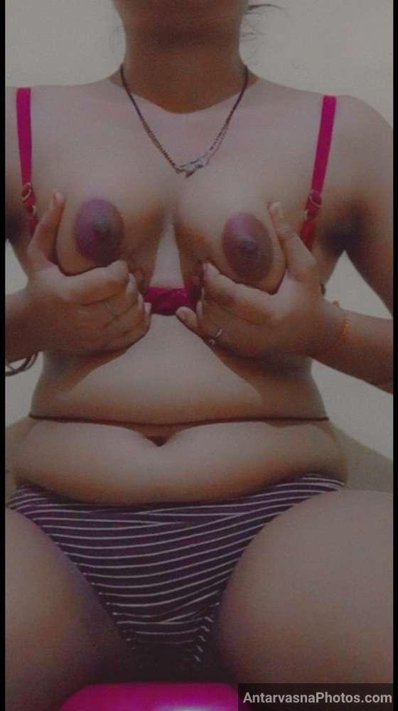 Seductive Marathi Bhabhi's Figure and Desi XXX Photos