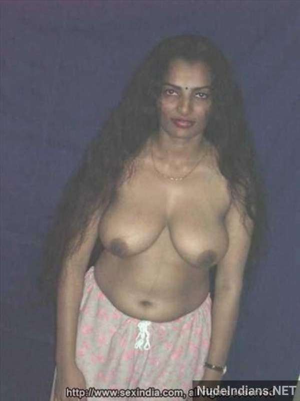 https://pub-5fcdf72a54cd4edbb03ec3edaa415a42.r2.dev/nakedleaks/seductive_marathi_bhabhi_showing_off_body_in_revealing_photos/2.jpg