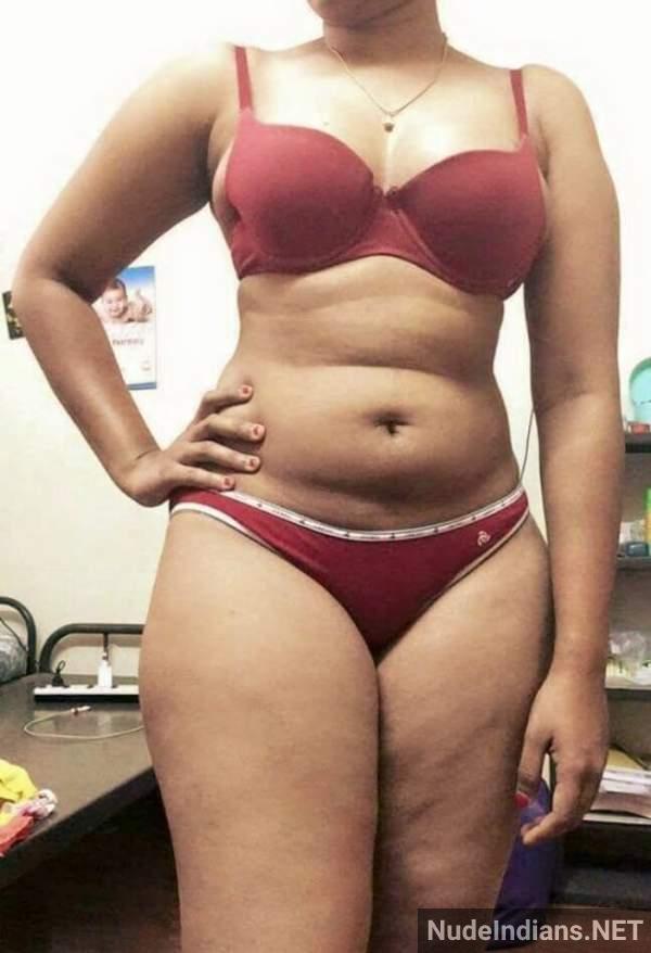 https://pub-5fcdf72a54cd4edbb03ec3edaa415a42.r2.dev/nakedleaks/seductive_marathi_bhabhi_showing_off_body_in_revealing_photos/31.jpg