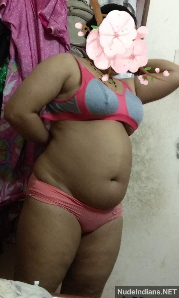 https://pub-5fcdf72a54cd4edbb03ec3edaa415a42.r2.dev/nakedleaks/seductive_marathi_bhabhi_showing_off_body_in_revealing_photos/37.jpg