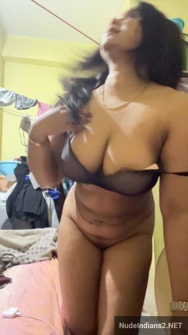 https://pub-5fcdf72a54cd4edbb03ec3edaa415a42.r2.dev/nakedleaks/seductive_marathi_housewife_namrata_revealing_her_naked_body/23.jpg