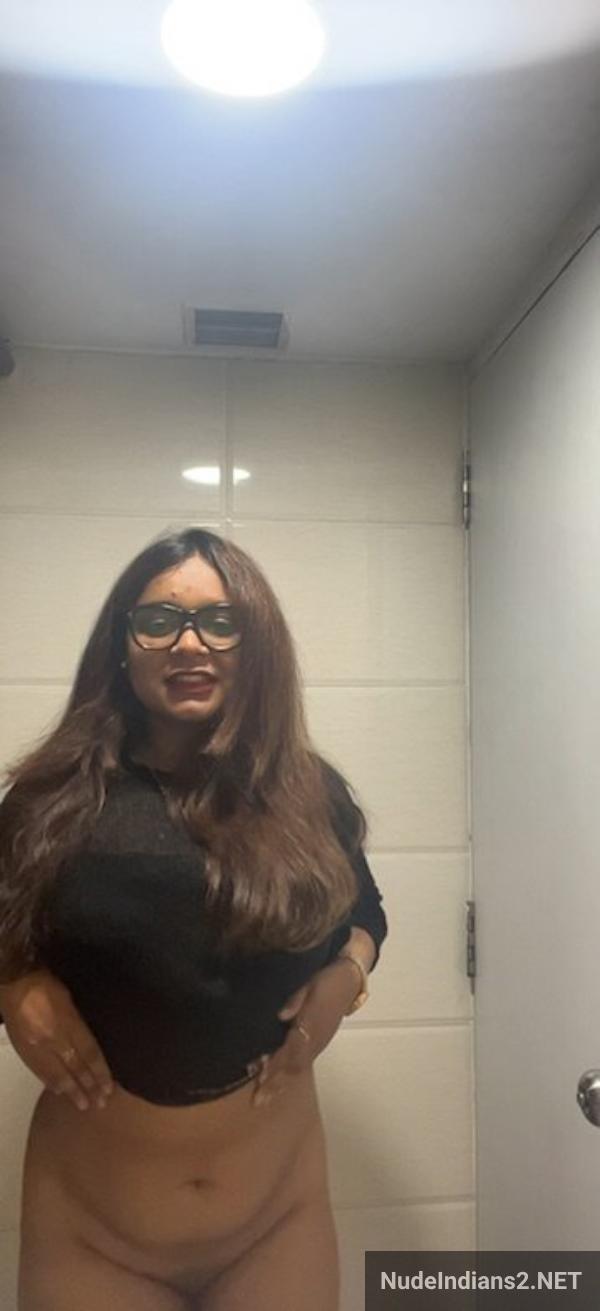 https://pub-5fcdf72a54cd4edbb03ec3edaa415a42.r2.dev/nakedleaks/seductive_marathi_housewife_namrata_revealing_her_naked_body/3.jpg