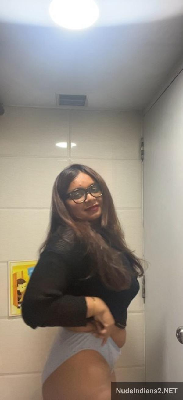 https://pub-5fcdf72a54cd4edbb03ec3edaa415a42.r2.dev/nakedleaks/seductive_marathi_housewife_namrata_revealing_her_naked_body/4.jpg