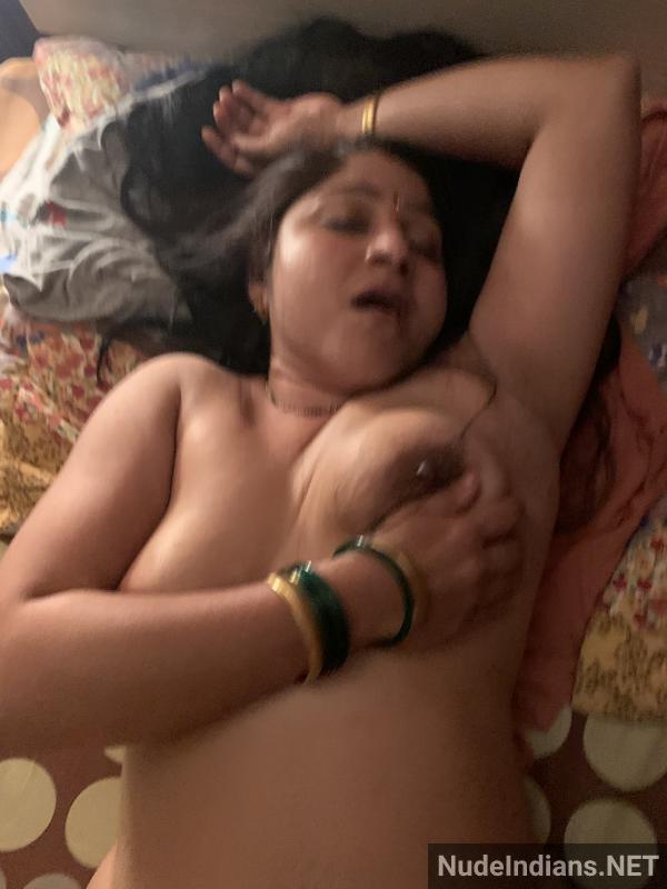 https://pub-5fcdf72a54cd4edbb03ec3edaa415a42.r2.dev/nakedleaks/seductive_marathi_woman_kalpana_seducing_partner_in_bed_with_lingerie/10.jpg