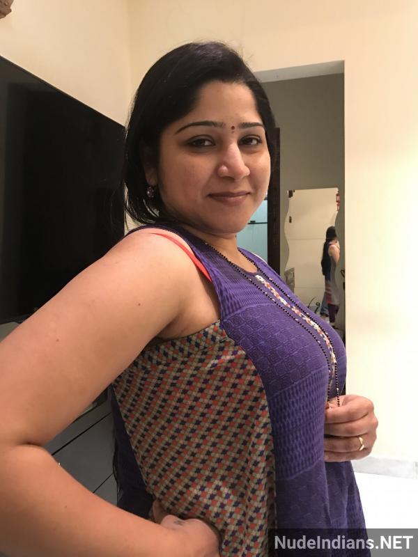 https://pub-5fcdf72a54cd4edbb03ec3edaa415a42.r2.dev/nakedleaks/seductive_marathi_woman_kalpana_seducing_partner_in_bed_with_lingerie/30.jpg
