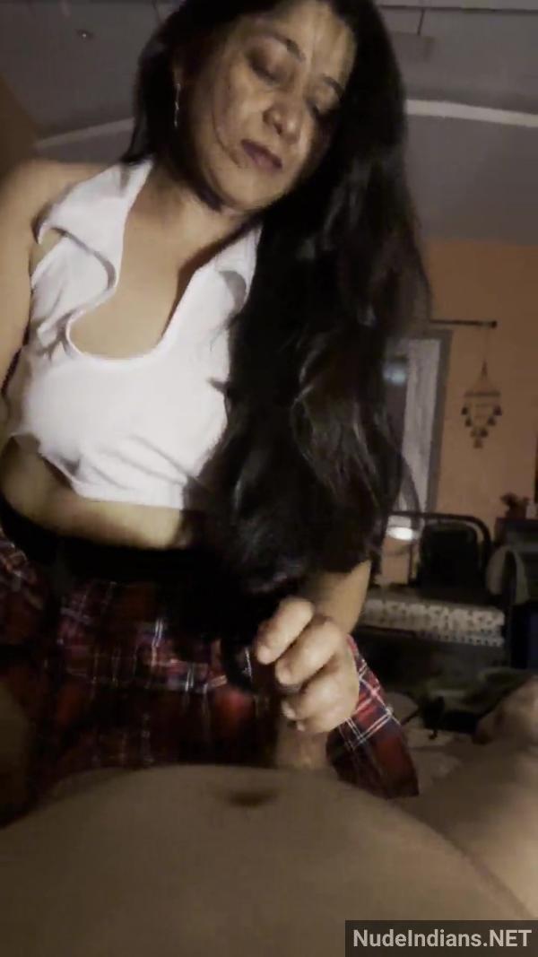 https://pub-5fcdf72a54cd4edbb03ec3edaa415a42.r2.dev/nakedleaks/seductive_marathi_woman_kalpana_seducing_partner_in_bed_with_lingerie/33.jpg