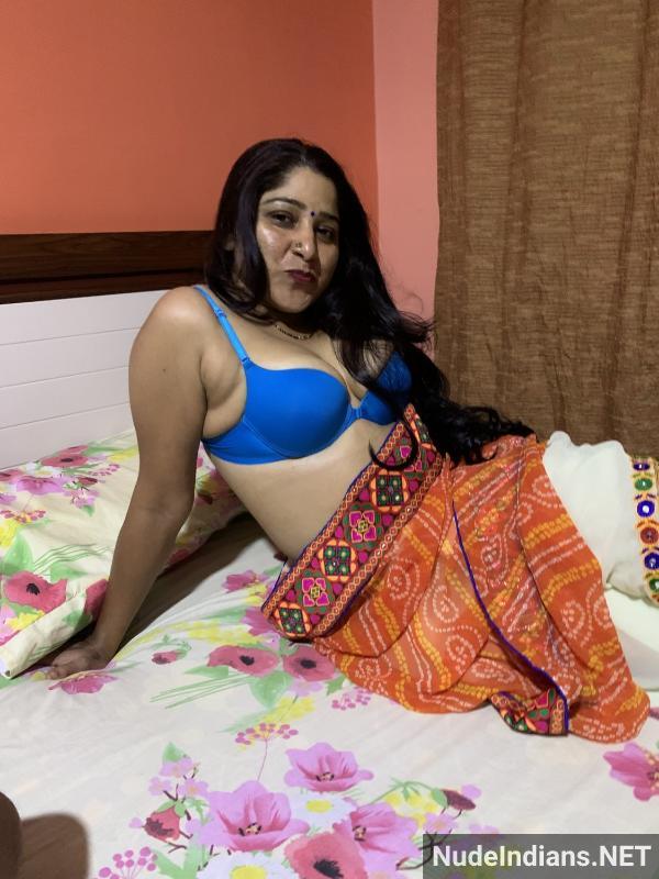 https://pub-5fcdf72a54cd4edbb03ec3edaa415a42.r2.dev/nakedleaks/seductive_marathi_woman_kalpana_seducing_partner_in_bed_with_lingerie/6.jpg