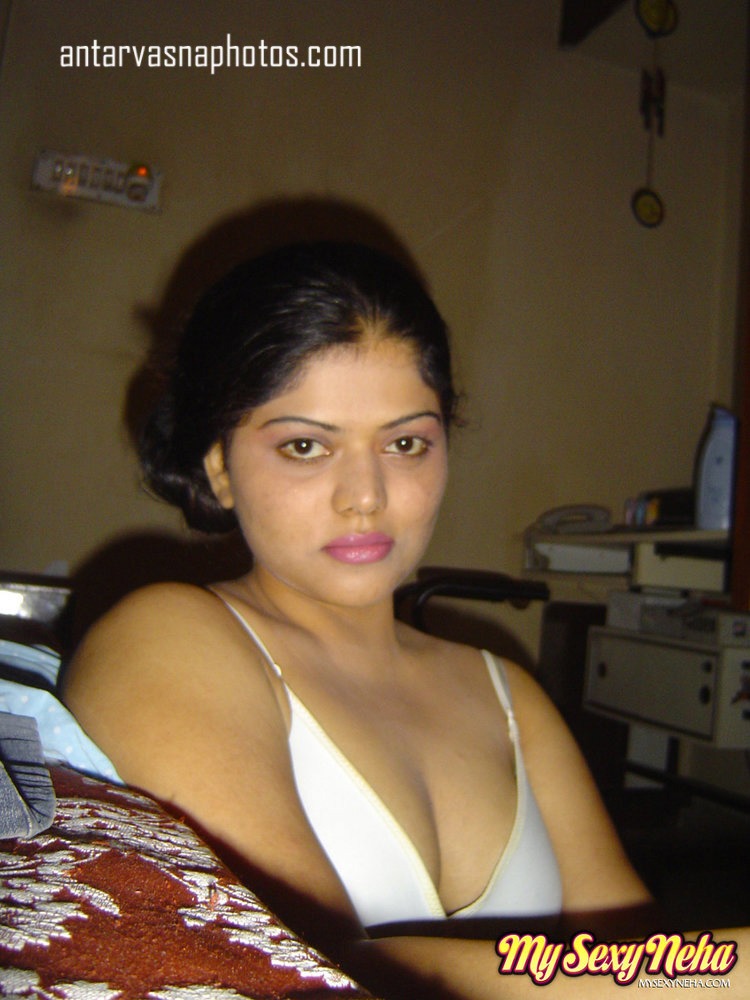 https://pub-5fcdf72a54cd4edbb03ec3edaa415a42.r2.dev/nakedleaks/seductive_mature_bhabhi_neha's_large_bosoms/1.jpg