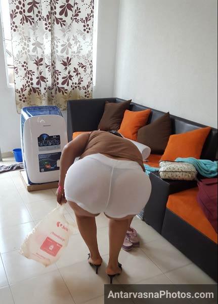https://pub-5fcdf72a54cd4edbb03ec3edaa415a42.r2.dev/nakedleaks/seductive_mrs._patel_flaunting_her_desi_granny_charm/2.jpg