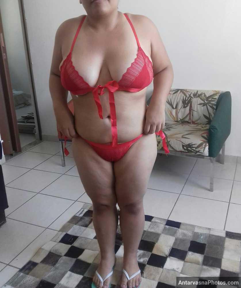 https://pub-5fcdf72a54cd4edbb03ec3edaa415a42.r2.dev/nakedleaks/seductive_neighbor_aunty's_sensual_lingerie_pictures/7.jpg