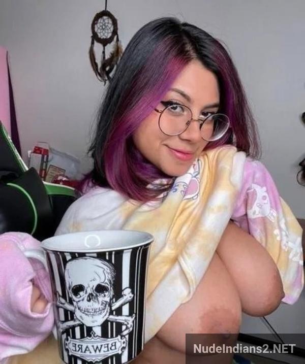 https://pub-5fcdf72a54cd4edbb03ec3edaa415a42.r2.dev/nakedleaks/seductive_nri_indrani's_alluring_selfies_of_curvy_figure/18.jpg