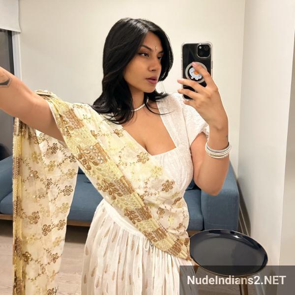 https://pub-5fcdf72a54cd4edbb03ec3edaa415a42.r2.dev/nakedleaks/seductive_nri_indrani's_alluring_selfies_of_curvy_figure/62.jpg