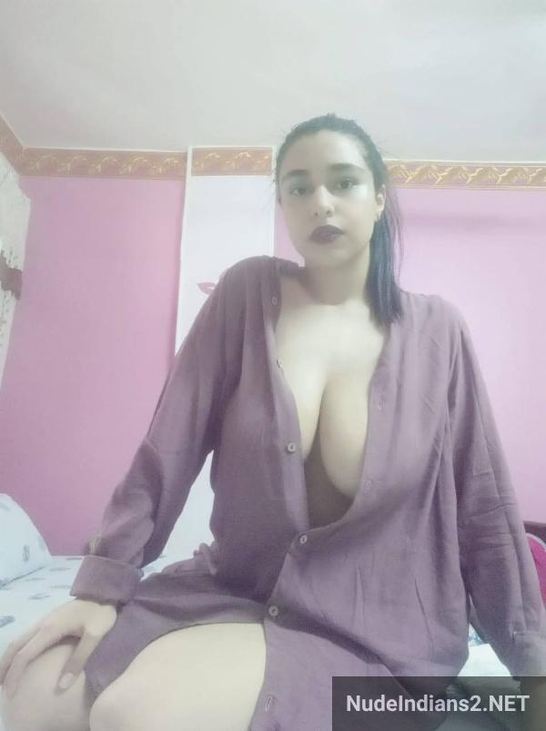 https://pub-5fcdf72a54cd4edbb03ec3edaa415a42.r2.dev/nakedleaks/seductive_nri_wife_khushi_shaikh's_revealing_selfies/13.jpg