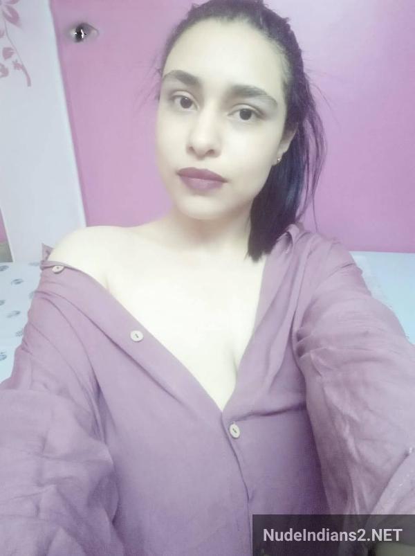 https://pub-5fcdf72a54cd4edbb03ec3edaa415a42.r2.dev/nakedleaks/seductive_nri_wife_khushi_shaikh's_revealing_selfies/7.jpg
