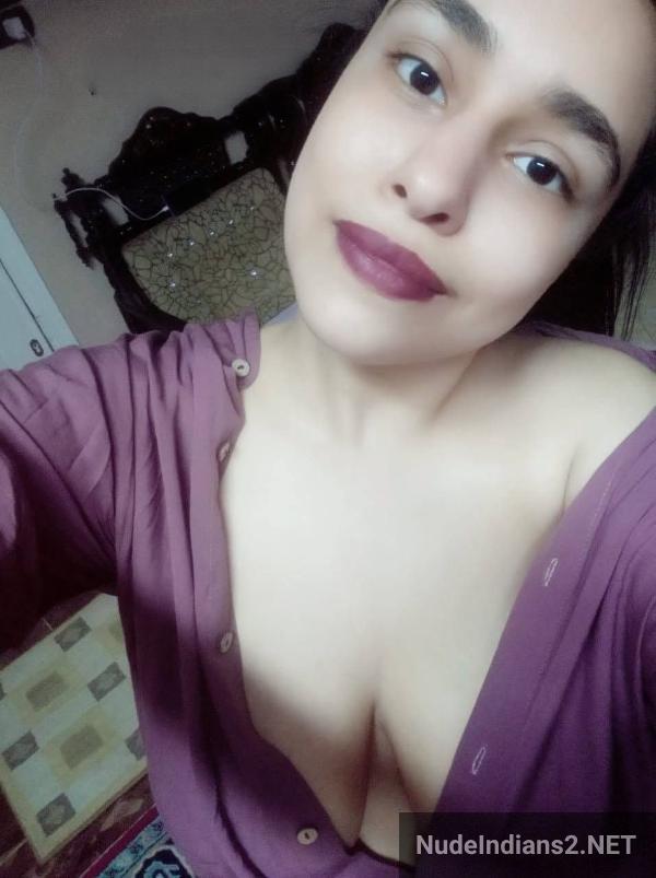 https://pub-5fcdf72a54cd4edbb03ec3edaa415a42.r2.dev/nakedleaks/seductive_nri_wife_khushi_shaikh's_revealing_selfies/9.jpg