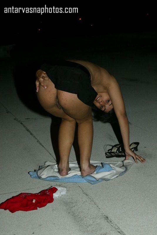 https://pub-5fcdf72a54cd4edbb03ec3edaa415a42.r2.dev/nakedleaks/seductive_pakistani_girl's_enticing_photos/5.jpg