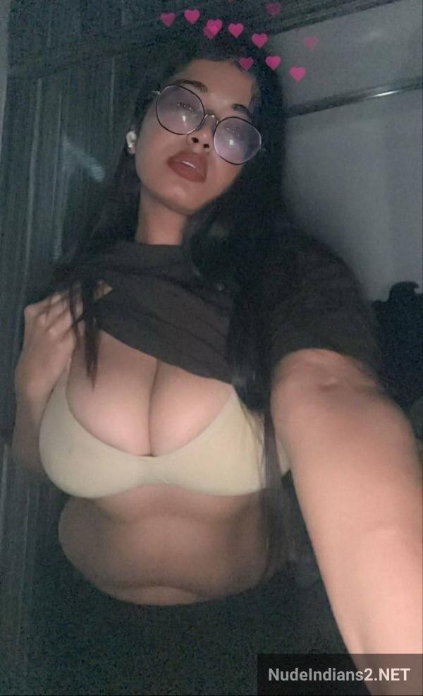 https://pub-5fcdf72a54cd4edbb03ec3edaa415a42.r2.dev/nakedleaks/seductive_pallavi_bhabhi's_past_revealed/7.jpg