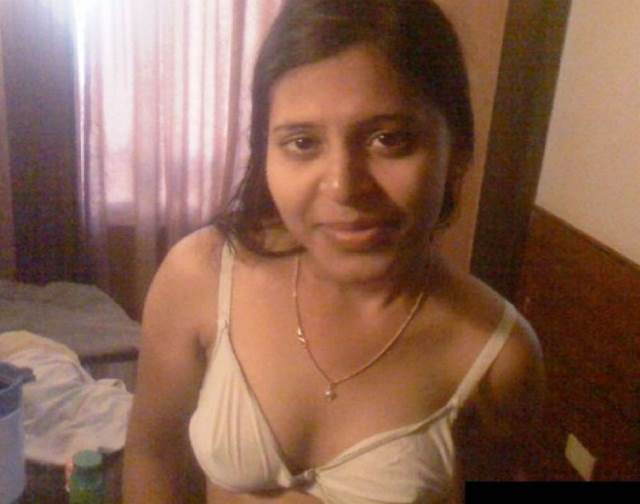 https://pub-5fcdf72a54cd4edbb03ec3edaa415a42.r2.dev/nakedleaks/seductive_partner's_playful_hot_nude_pictures/18.jpg