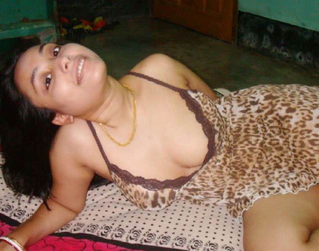 https://pub-5fcdf72a54cd4edbb03ec3edaa415a42.r2.dev/nakedleaks/seductive_partner's_playful_hot_nude_pictures/2.jpg