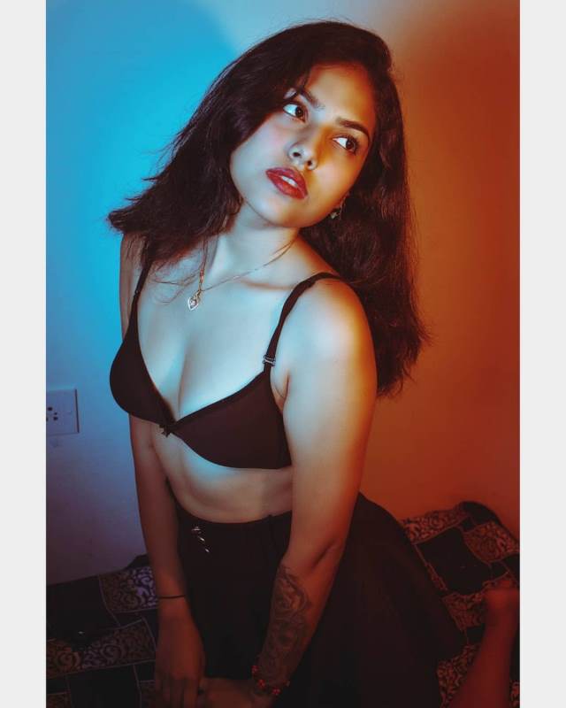https://pub-5fcdf72a54cd4edbb03ec3edaa415a42.r2.dev/nakedleaks/seductive_partner's_playful_hot_nude_pictures/3.jpg