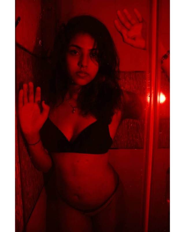 https://pub-5fcdf72a54cd4edbb03ec3edaa415a42.r2.dev/nakedleaks/seductive_partner's_playful_hot_nude_pictures/7.jpg