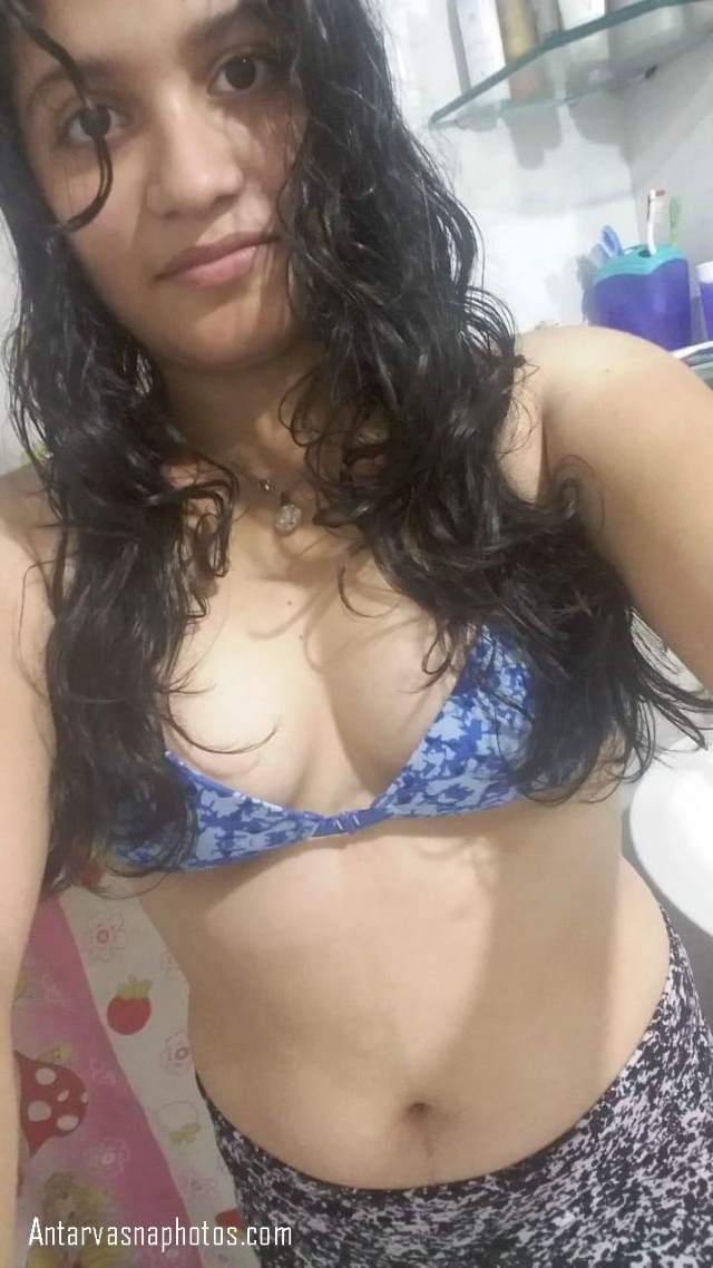 https://pub-5fcdf72a54cd4edbb03ec3edaa415a42.r2.dev/nakedleaks/seductive_photos_of_an_indian_teen's_innocent_youth/1.jpg