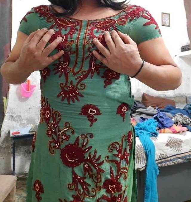 https://pub-5fcdf72a54cd4edbb03ec3edaa415a42.r2.dev/nakedleaks/seductive_photos_of_bhabhi_from_bangladesh_with_hairy_secrets/6.jpg