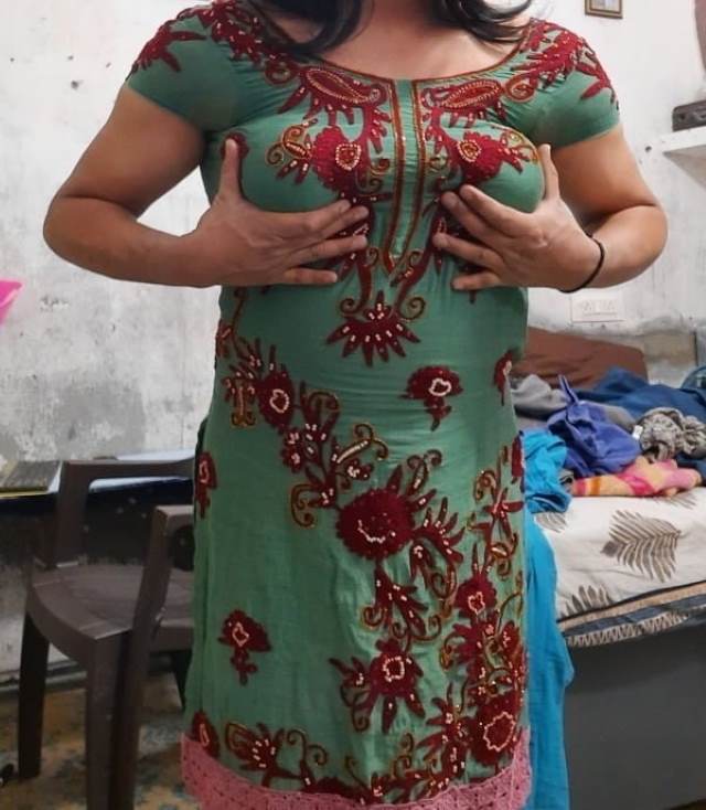 https://pub-5fcdf72a54cd4edbb03ec3edaa415a42.r2.dev/nakedleaks/seductive_photos_of_bhabhi_from_bangladesh_with_hairy_secrets/7.jpg
