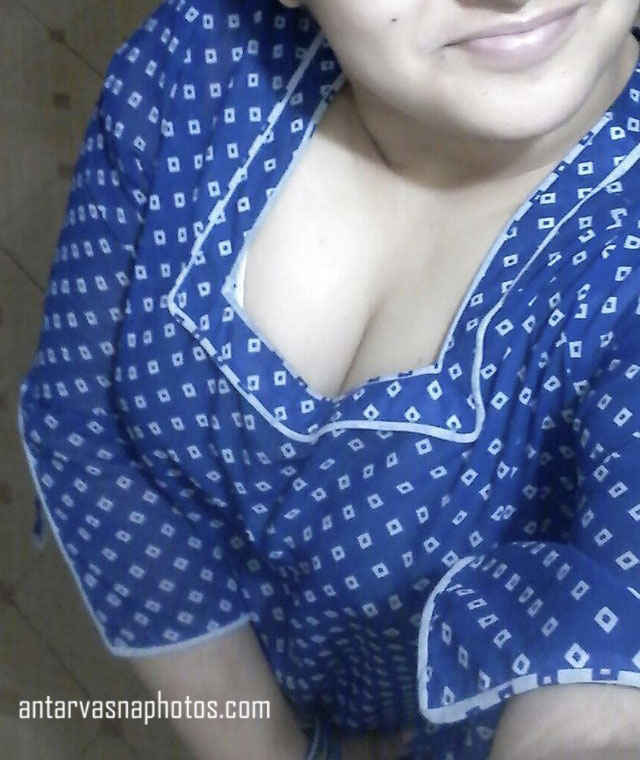 https://pub-5fcdf72a54cd4edbb03ec3edaa415a42.r2.dev/nakedleaks/seductive_photos_of_busty_indian_bhabhi/0.jpg