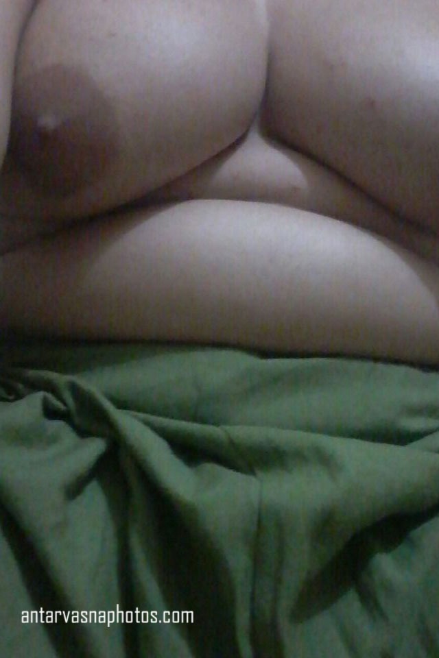 https://pub-5fcdf72a54cd4edbb03ec3edaa415a42.r2.dev/nakedleaks/seductive_photos_of_busty_indian_bhabhi/5.jpg