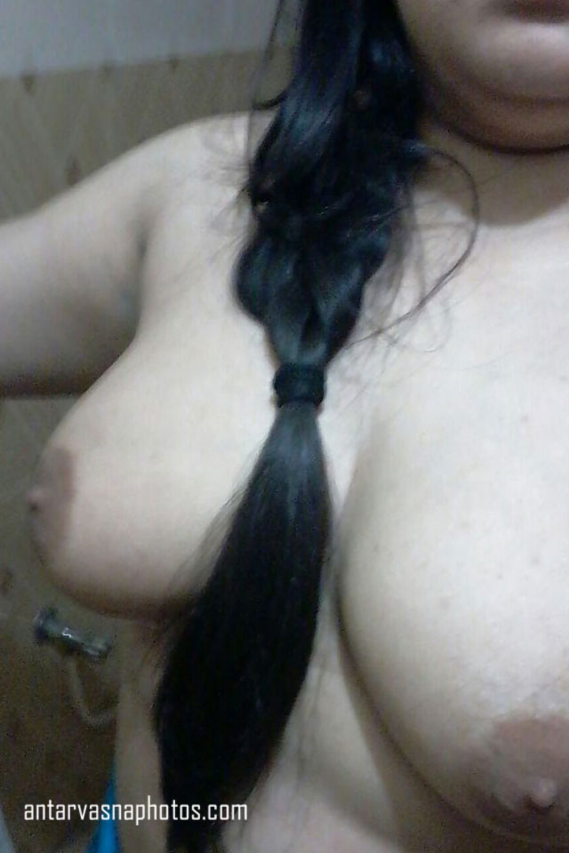 https://pub-5fcdf72a54cd4edbb03ec3edaa415a42.r2.dev/nakedleaks/seductive_photos_of_busty_indian_bhabhi/6.jpg