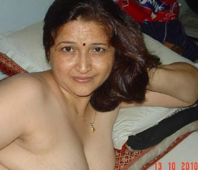 https://pub-5fcdf72a54cd4edbb03ec3edaa415a42.r2.dev/nakedleaks/seductive_photos_of_gujarati_bhabhi/20.jpg