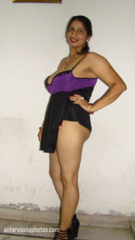 https://pub-5fcdf72a54cd4edbb03ec3edaa415a42.r2.dev/nakedleaks/seductive_photos_of_indian_bhabhi_pinki/3.jpg