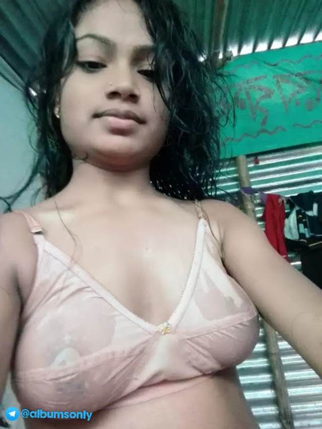 https://pub-5fcdf72a54cd4edbb03ec3edaa415a42.r2.dev/nakedleaks/seductive_photos_of_mansi's_desi_big_boobs/16.jpg
