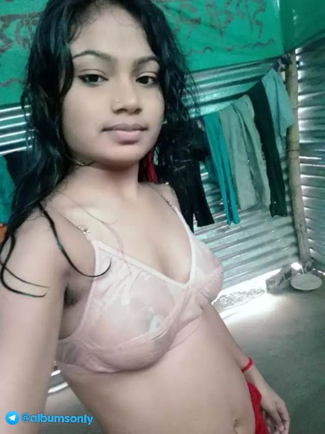 https://pub-5fcdf72a54cd4edbb03ec3edaa415a42.r2.dev/nakedleaks/seductive_photos_of_mansi's_desi_big_boobs/17.jpg