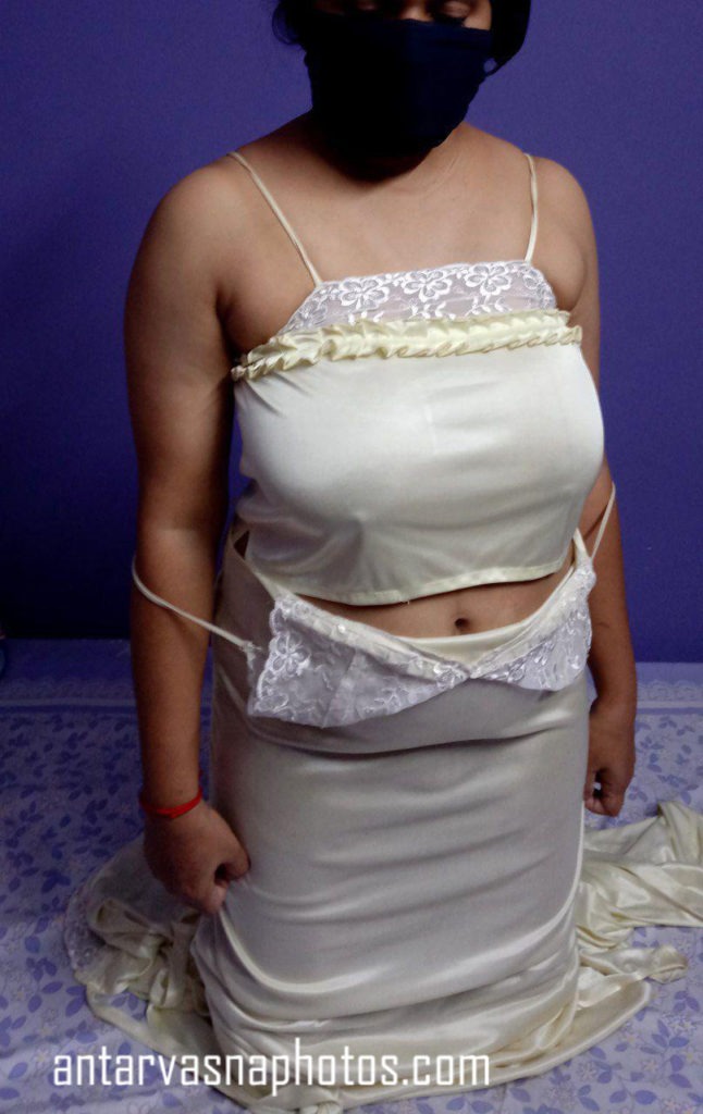 Seductive photos of Meghna sister-in-law