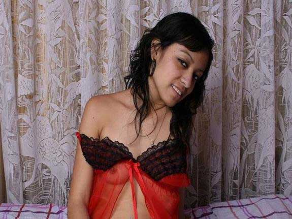 https://pub-5fcdf72a54cd4edbb03ec3edaa415a42.r2.dev/nakedleaks/seductive_photos_of_radha_sister/1.jpg